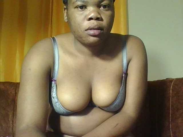 Hornycremmy09 live cam on BongaCams