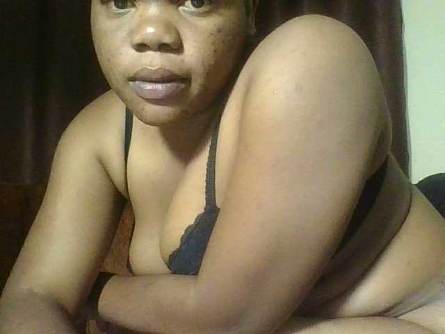 Hornycremmy09 live cam on BongaCams