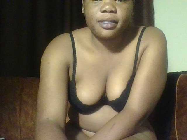 Hornycremmy09 live cam on BongaCams