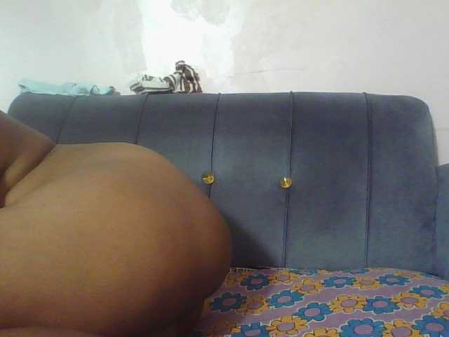 Hornycremmy09 live cam on BongaCams