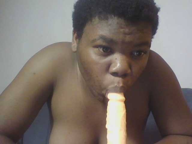 Hornycremmy09 live cam on BongaCams