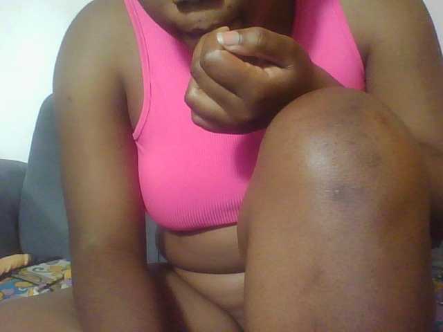 Hornycremmy09 live cam on BongaCams
