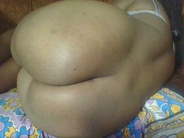 Hornycremmy09 live cam on BongaCams