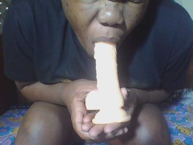 Hornycremmy09 live cam on BongaCams