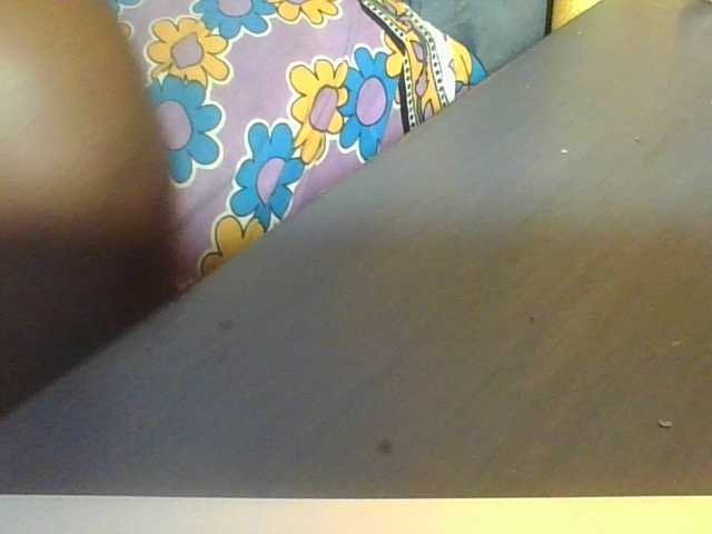 Hornycremmy09 live cam on BongaCams