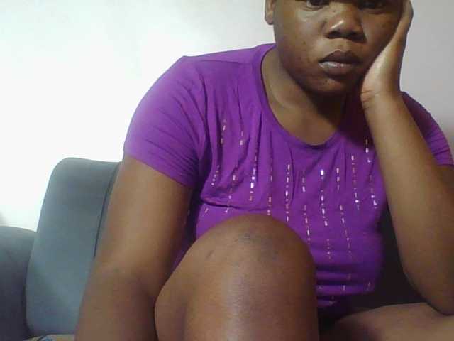 Hornycremmy09 live cam on BongaCams