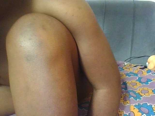 Hornycremmy09 live cam on BongaCams