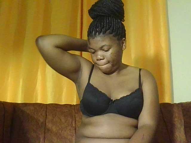 Hornycremmy09 live cam on BongaCams