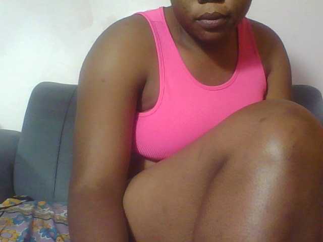 Hornycremmy09 live cam on BongaCams