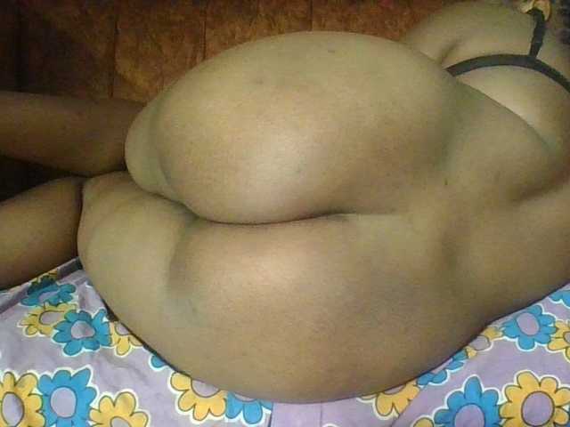 Hornycremmy09 live cam on BongaCams