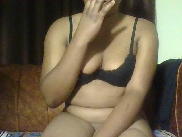 Hornycremmy09 live cam on BongaCams