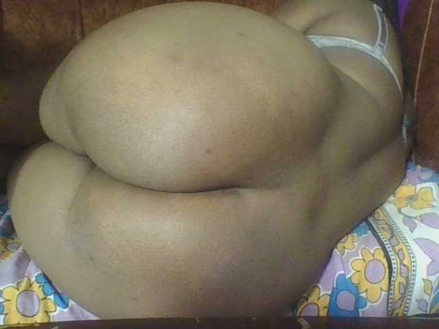 Hornycremmy09 live cam on BongaCams