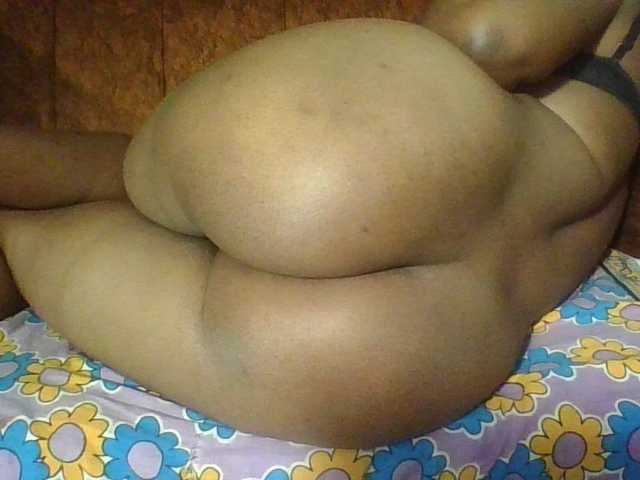 Hornycremmy09 live cam on BongaCams
