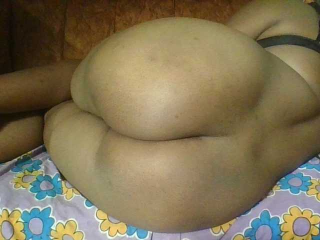 Hornycremmy09 live cam on BongaCams
