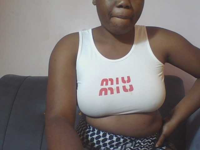 Hornycremmy09 live cam on BongaCams