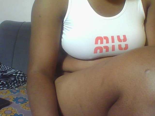 Hornycremmy09 live cam on BongaCams