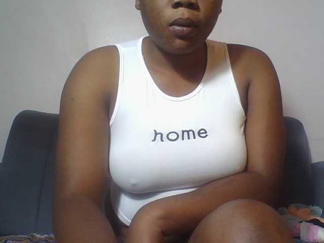 Hornycremmy09 live cam on BongaCams