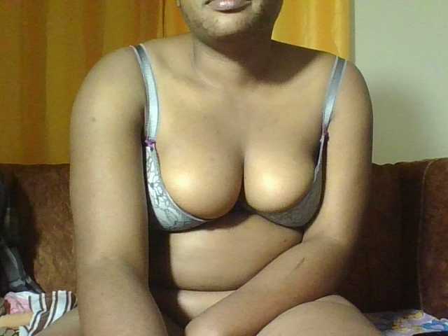 Hornycremmy09 live cam on BongaCams