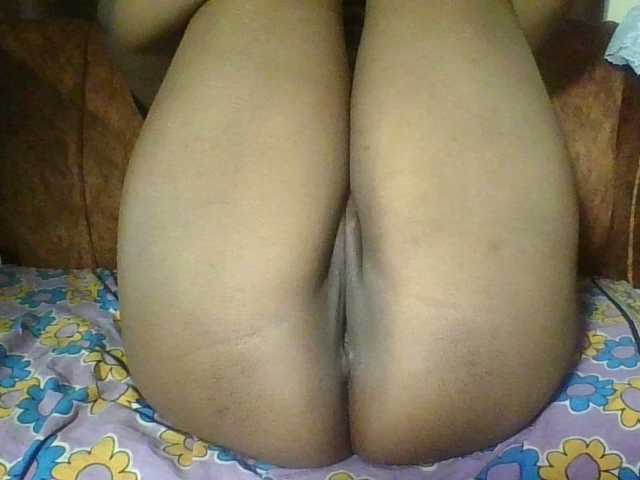 Hornycremmy09 live cam on BongaCams