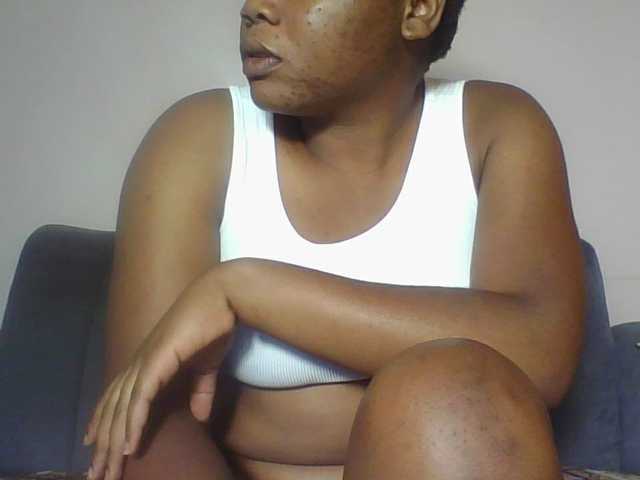 Hornycremmy09 live cam on BongaCams