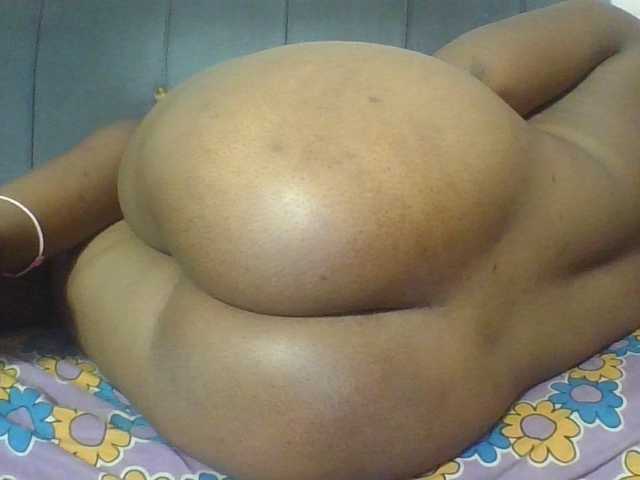 Hornycremmy09 live cam on BongaCams