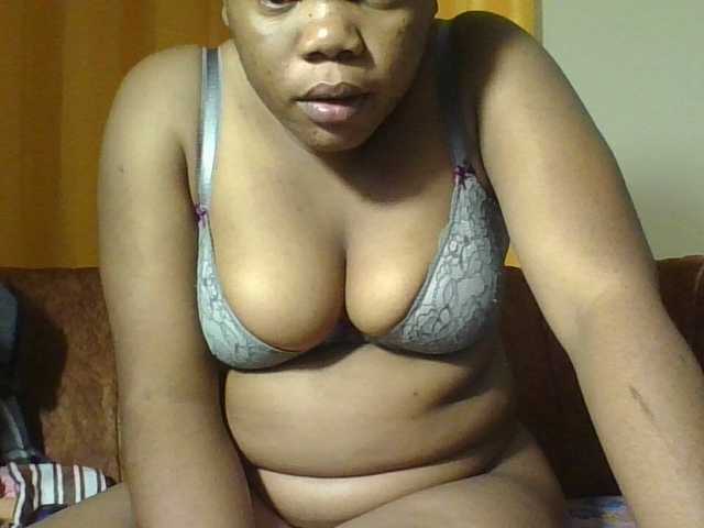 Hornycremmy09 live cam on BongaCams