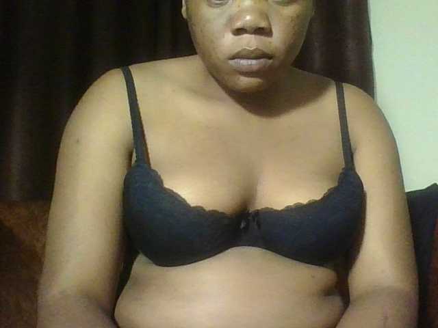 Hornycremmy09 live cam on BongaCams
