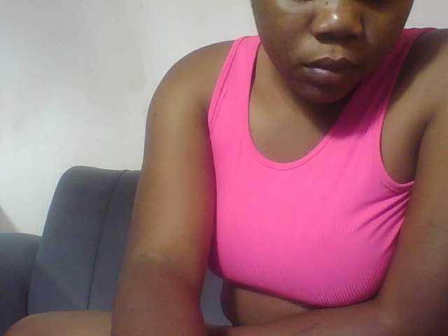 Hornycremmy09 live cam on BongaCams