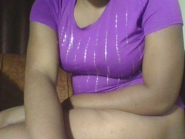 Hornycremmy09 live cam on BongaCams
