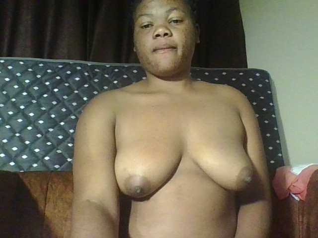 Hornycremmy09 live cam on BongaCams