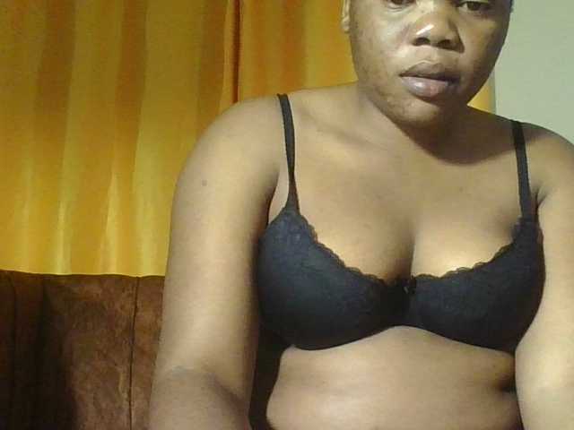Hornycremmy09 live cam on BongaCams