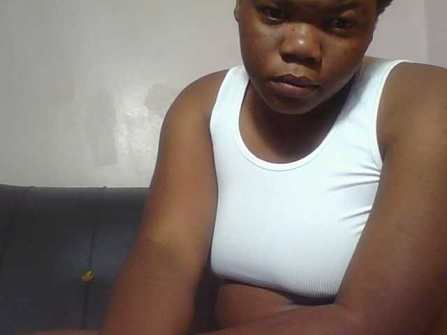 Hornycremmy09 live cam on BongaCams