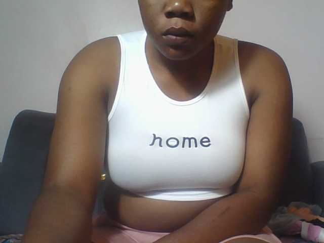 Hornycremmy09 live cam on UnifiedCams