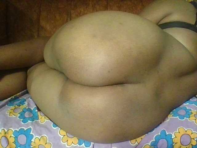 Hornycremmy09 live cam on BongaCams
