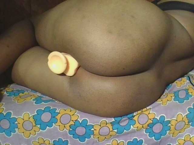 Hornycremmy09 live cam on BongaCams