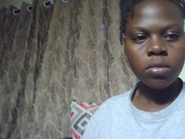 Hornycremmy09 live cam on BongaCams