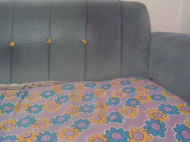 Hornycremmy09 live cam on BongaCams