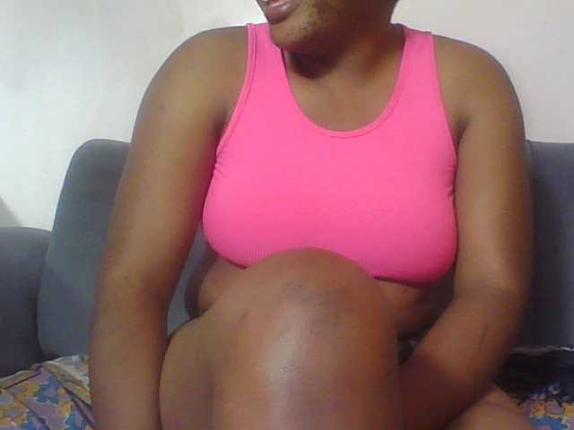 Hornycremmy09 live cam on BongaCams