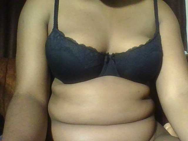 Hornycremmy09 live cam on BongaCams