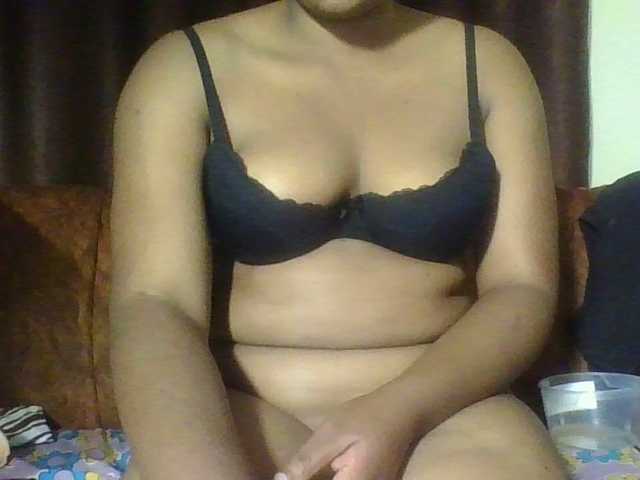 Hornycremmy09 live cam on BongaCams