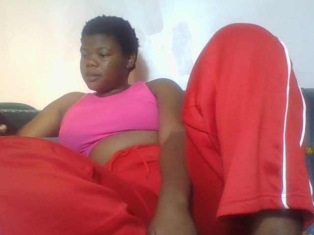 Hornycremmy09 live cam on BongaCams
