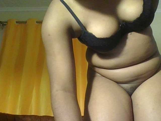 Hornycremmy09 live cam on BongaCams