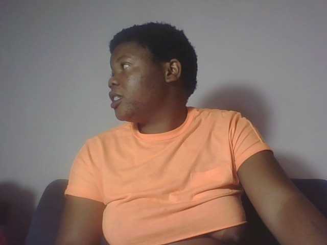 Hornycremmy09 live cam on BongaCams