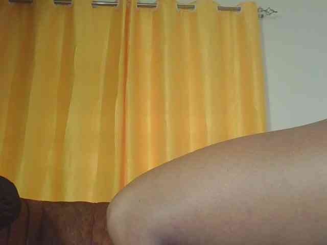 Hornycremmy09 webcam