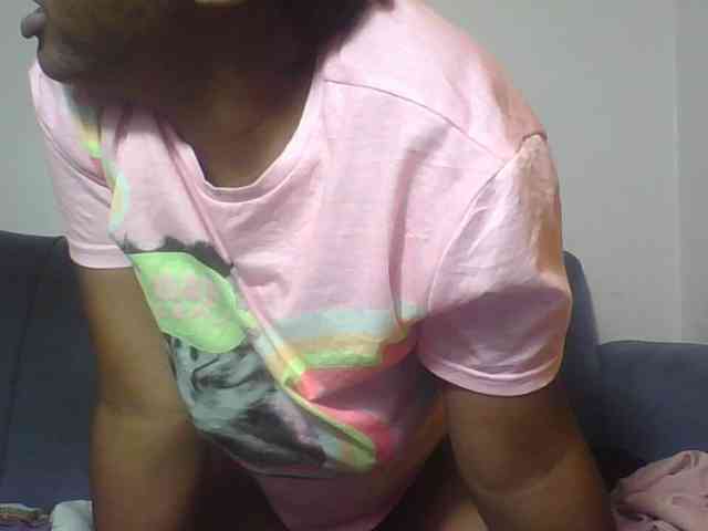 Hornycremmy09 webcam