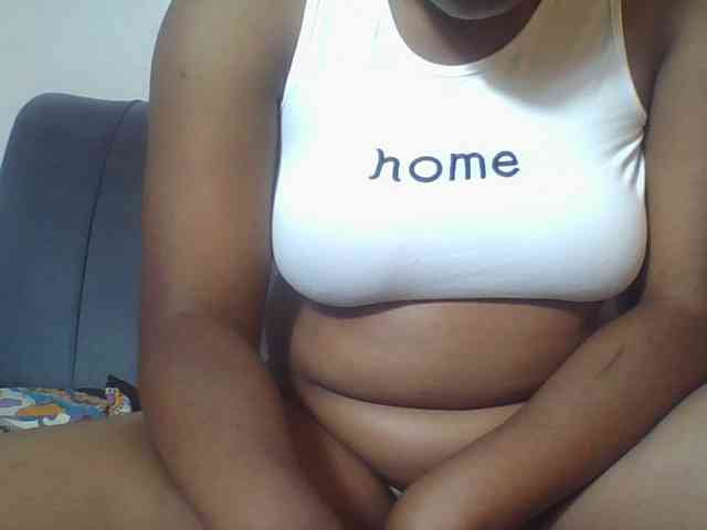 Hornycremmy09 webcam