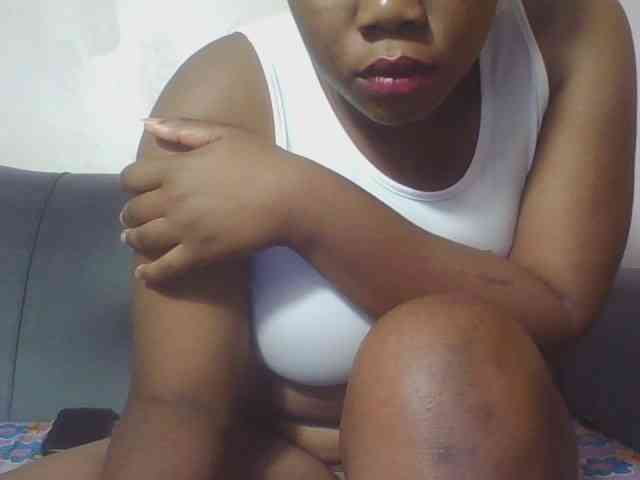 Hornycremmy09 webcam