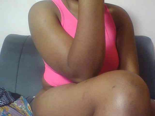 Hornycremmy09 webcam