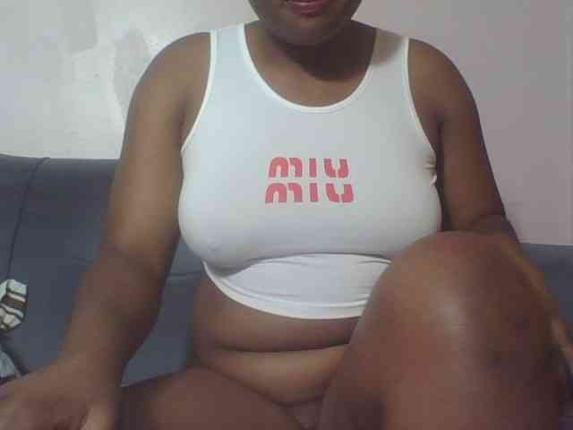 Hornycremmy09 webcam