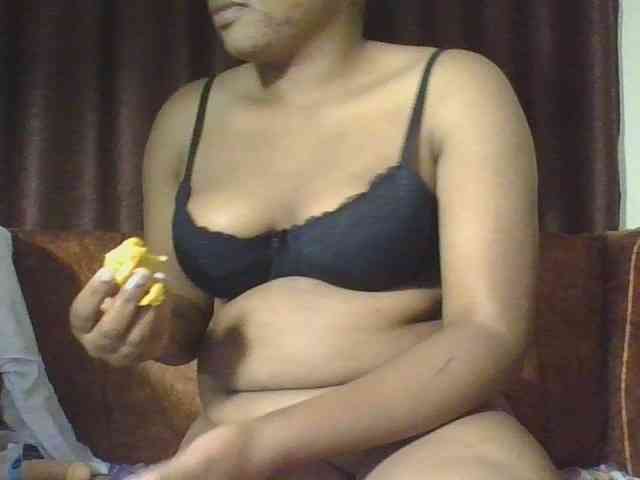 Hornycremmy09 webcam